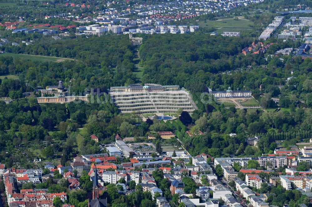 Luftaufnahme Potsdam - Palais des Schloss Sanssouci in Potsdam im Bundesland Brandenburg, Deutschland
