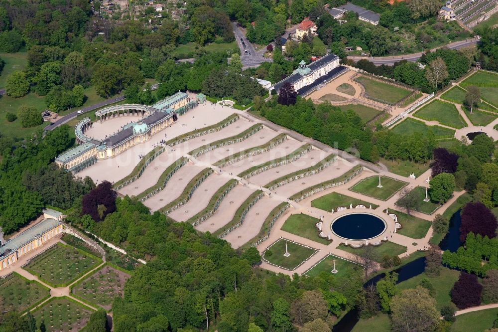 Potsdam aus der Vogelperspektive: Palais des Schloss Sanssouci in Potsdam im Bundesland Brandenburg, Deutschland