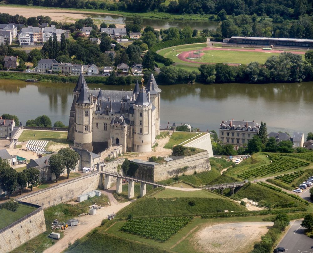Luftaufnahme Saumur - Palais des Schloss in Saumur in Pays de la Loire, Frankreich