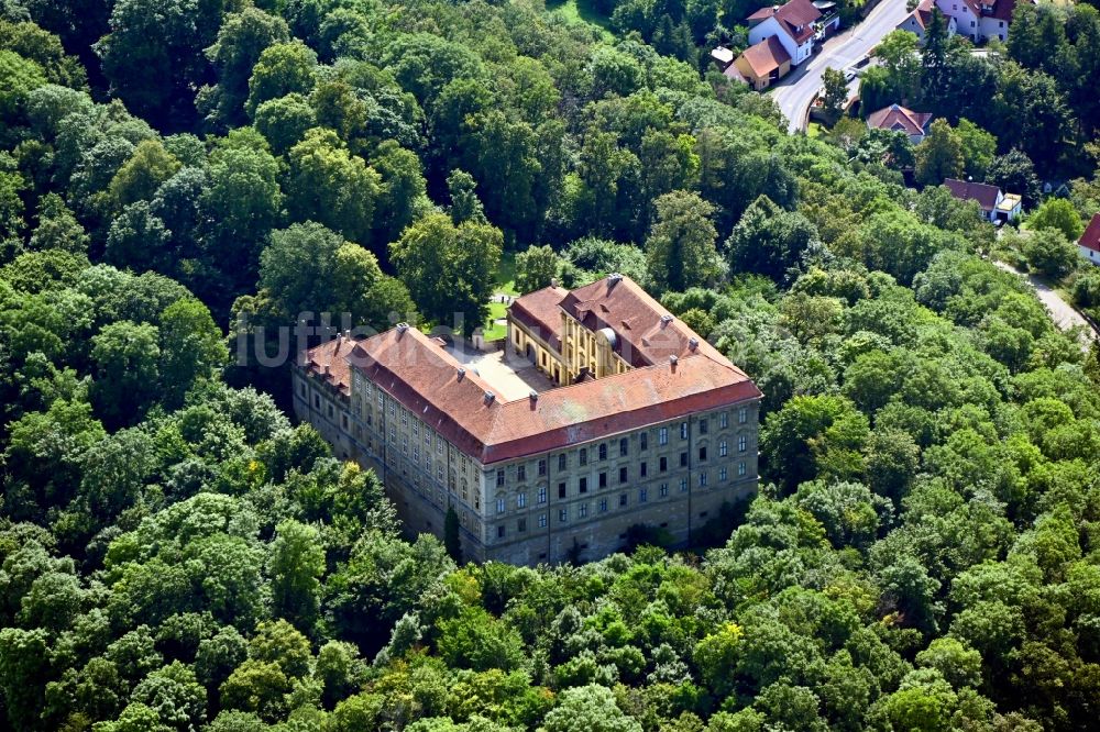 Schillingsfürst von oben - Palais des Schloss Schillingsfürst in Schillingsfürst im Bundesland Bayern, Deutschland