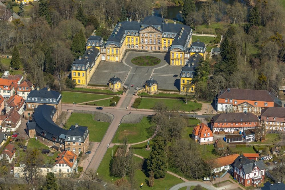 Luftbild Bad Arolsen - Palais des Schloss Schloss Arolsen an der Schloßstraße in Bad Arolsen im Bundesland Hessen, Deutschland