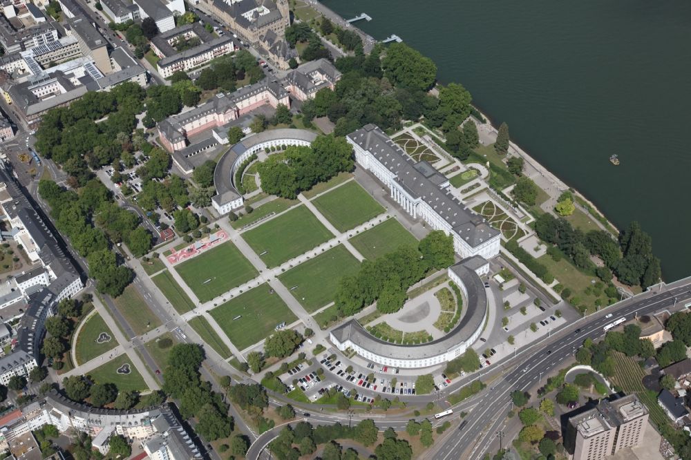 Koblenz aus der Vogelperspektive: Palais des Schloss Schloss Koblenz in Koblenz im Bundesland Rheinland-Pfalz, Deutschland