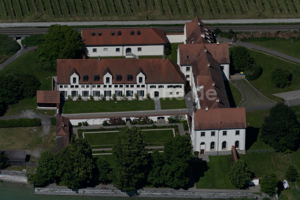 Uhldingen-Mühlhofen von oben - Palais des Schloss Schloss Maurach in Uhldingen-Mühlhofen im Bundesland Baden-Württemberg, Deutschland