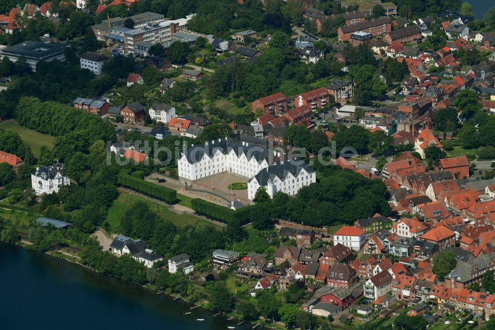 Luftaufnahme Plön - Palais des Schloss Schloss Plön in Plön im Bundesland Schleswig-Holstein, Deutschland