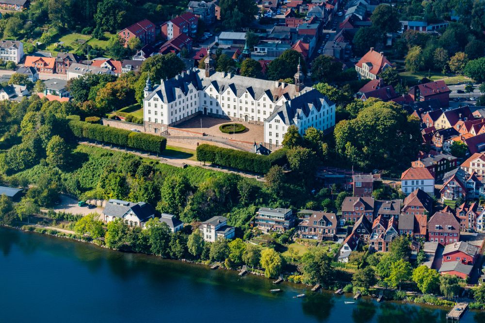 Luftaufnahme Plön - Palais des Schloss Schloss Plön in Plön im Bundesland Schleswig-Holstein, Deutschland