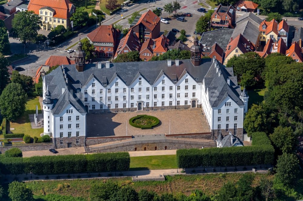 Plön aus der Vogelperspektive: Palais des Schloss Schloss Plön in Plön im Bundesland Schleswig-Holstein, Deutschland