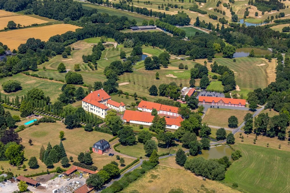 Ennigerloh von oben - Palais des Schloss Schloss Vornholz in Ennigerloh im Bundesland Nordrhein-Westfalen, Deutschland