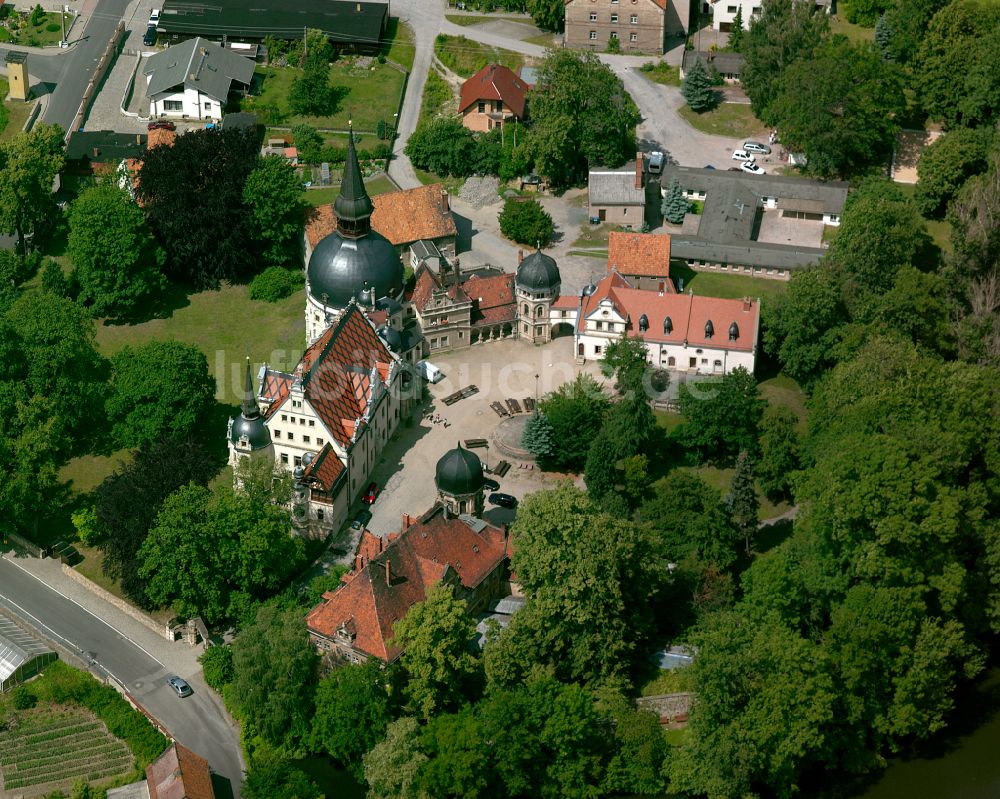 Luftbild Schönfeld - Palais des Schloss Schönfelder Traumschloss in Schönfeld im Bundesland Sachsen, Deutschland