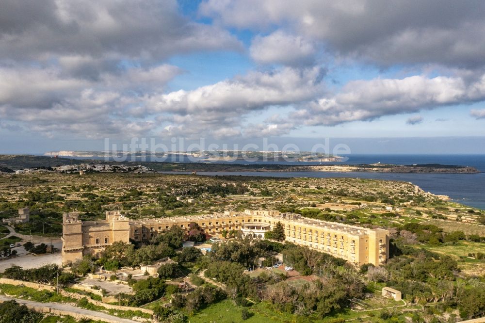 Luftaufnahme Mellieha - Palais des Schloss Selmun Palace in Mellieha in Mellie?a Bay, Malta