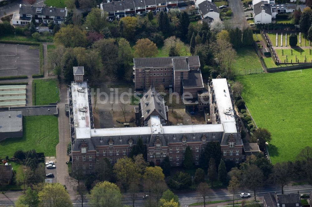 Maastricht von oben - Palais des Schloss am Tongerseweg in Maastricht in Limburg, Niederlande