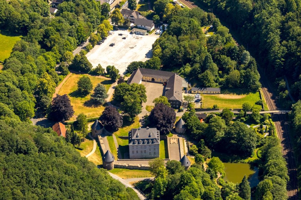 Luftaufnahme Velbert - Palais des Schloss Vorburg Schloss Hardenberg in Velbert im Bundesland Nordrhein-Westfalen, Deutschland