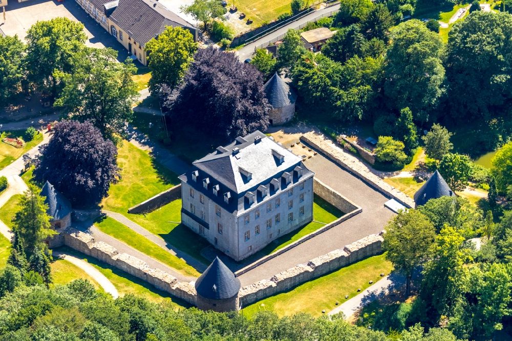 Luftaufnahme Velbert - Palais des Schloss Vorburg Schloss Hardenberg in Velbert im Bundesland Nordrhein-Westfalen, Deutschland