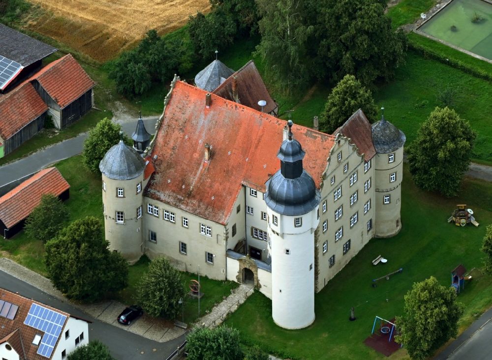 Waldmannshofen von oben - Palais des Schloss in Waldmannshofen im Bundesland Baden-Württemberg, Deutschland