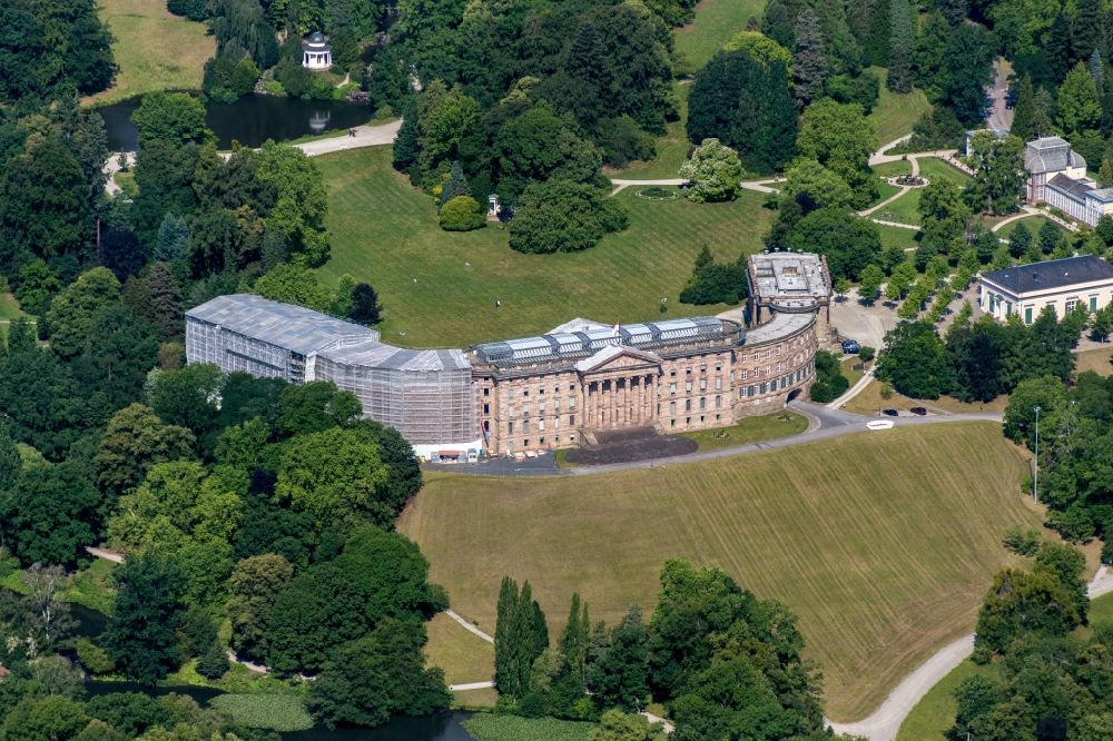 Kassel von oben - Palais des Schloss Wilhelmshöhe in Kassel im Bundesland Hessen, Deutschland