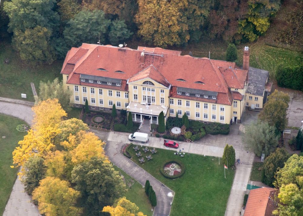 Luftbild Neuhardenberg - Palais des Schloss Wulkow in Neuhardenberg im Bundesland Brandenburg, Deutschland