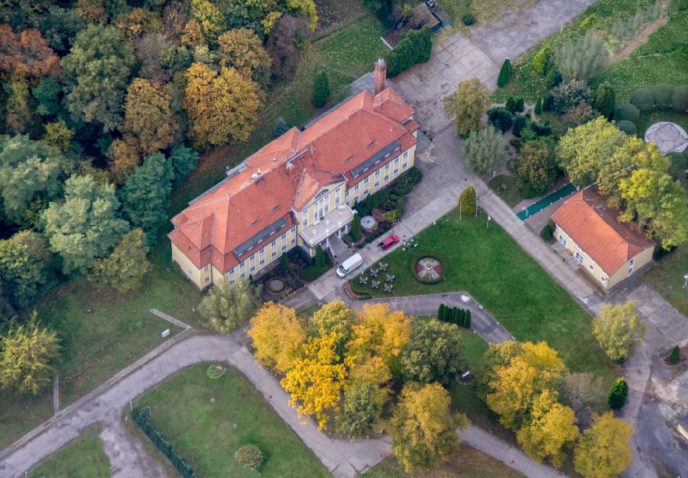 Luftbild Neuhardenberg - Palais des Schloss Wulkow in Neuhardenberg im Bundesland Brandenburg, Deutschland