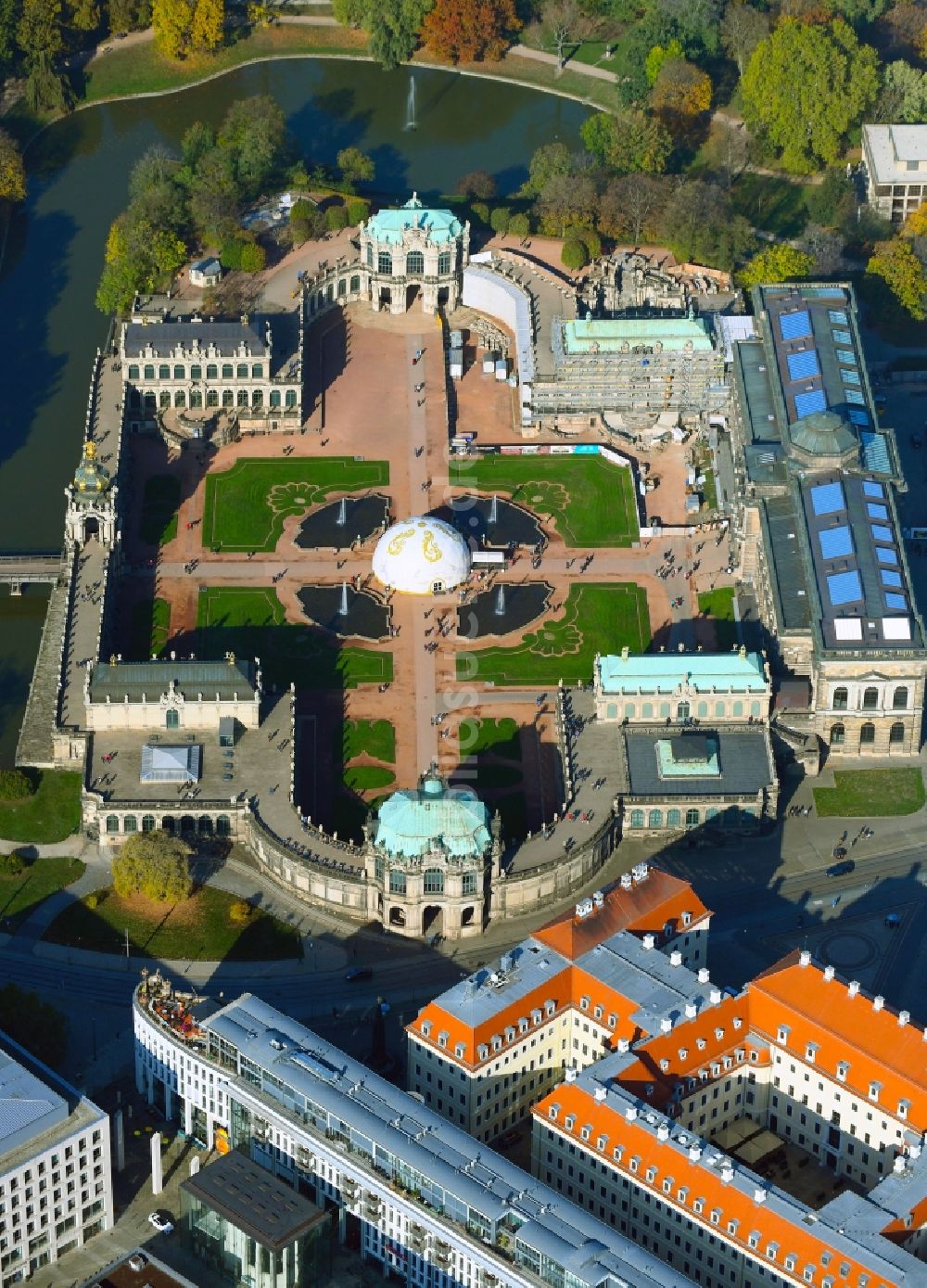 Luftbild Dresden - Palais des Schloss Zwinger in Dresden im Bundesland Sachsen, Deutschland
