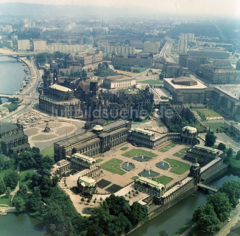 Luftbild Dresden - Palais des Schloss Zwinger in Dresden im Bundesland Sachsen, Deutschland