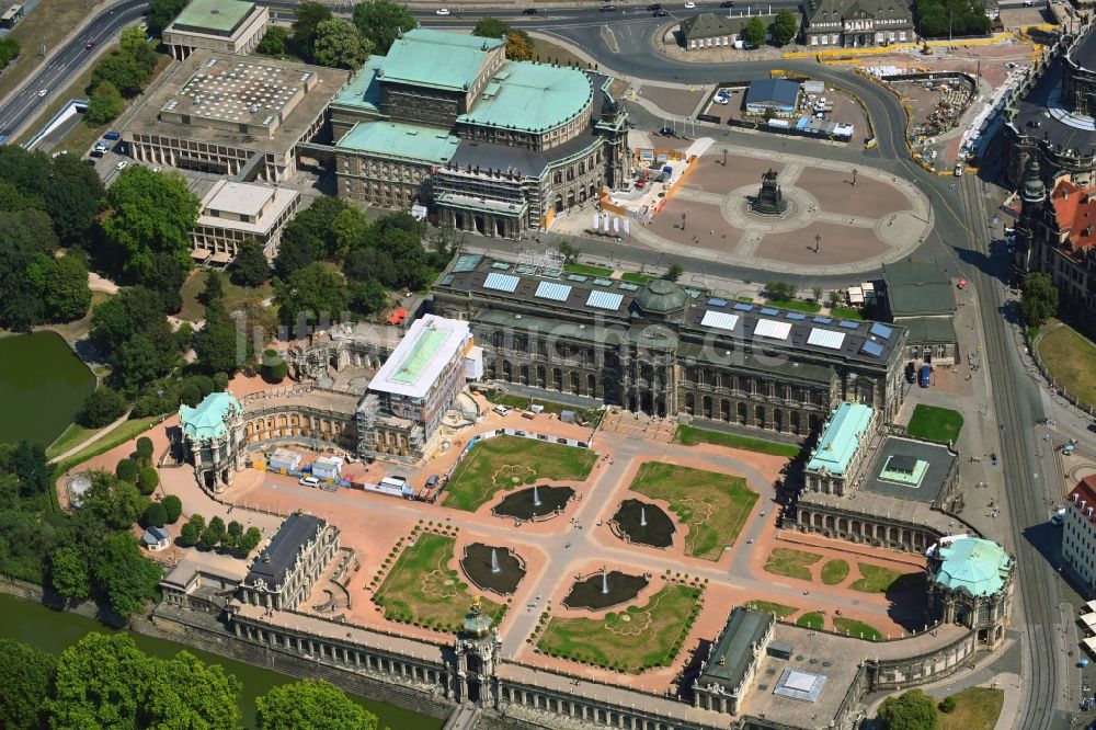 Luftaufnahme Dresden - Palais des Schloss Zwinger in Dresden im Bundesland Sachsen, Deutschland