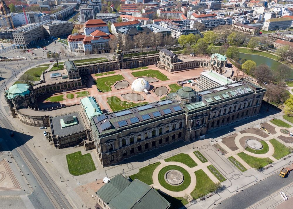 Luftaufnahme Dresden - Palais des Schloss Zwinger in Dresden im Bundesland Sachsen, Deutschland