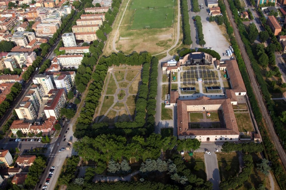 Luftbild Mantua - Palais des Schlosses Palazzo del Te in Mantua in der Lombardei, Italien