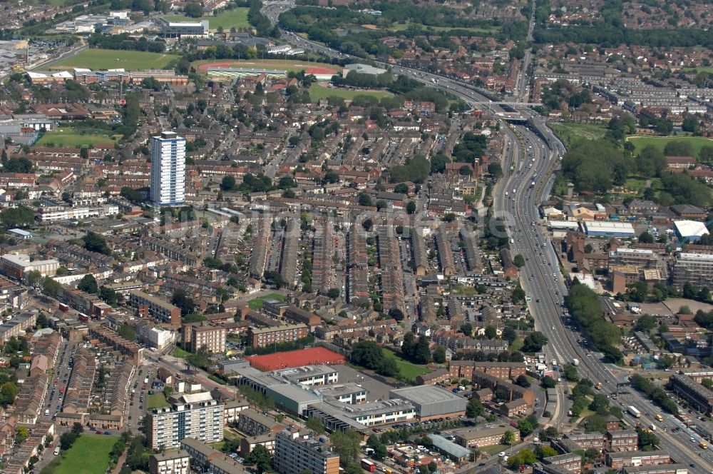 Luftaufnahme London - Panorama von Canning Town und Paistow bis Newham im Stadtbezirk Canning Town in London in der Grafschaft Greater London in Großbritannien
