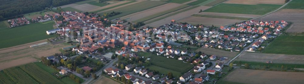 Luftaufnahme Herxheim bei Landau (Pfalz) - Panorama der Dorf - Ansicht am Rande von Feldern im Ortsteil Hayna in Herxheim bei Landau (Pfalz) im Bundesland Rheinland-Pfalz, Deutschland