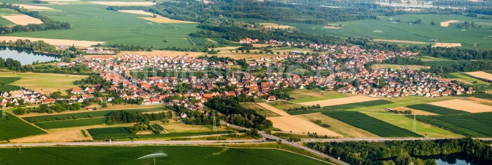 Luftbild Rountzenheim - Panorama der Dorf - Ansicht am Rande von Feldern in Rountzenheim in Grand Est, Frankreich