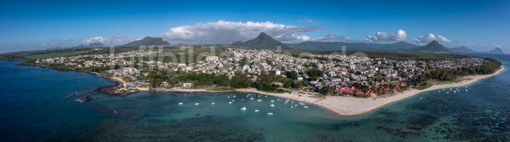Flic en Flac von oben - Panorama Meeres-Küste Flic en Flac in Flic en Flac in Riviere Noire District, Mauritius