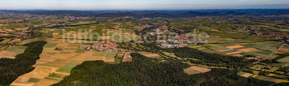 Luftaufnahme Rohrbach - Panorama der vom Pfälzerwald begrenzten Tallandschaft des Klingbachs in Rohrbach im Bundesland Rheinland-Pfalz, Deutschland