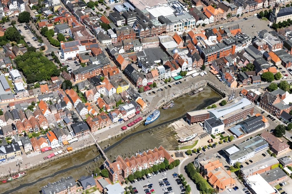 Luftaufnahme Husum - Panorama- Stadtansicht vom Stadtzentrum in Husum im Bundesland Schleswig-Holstein