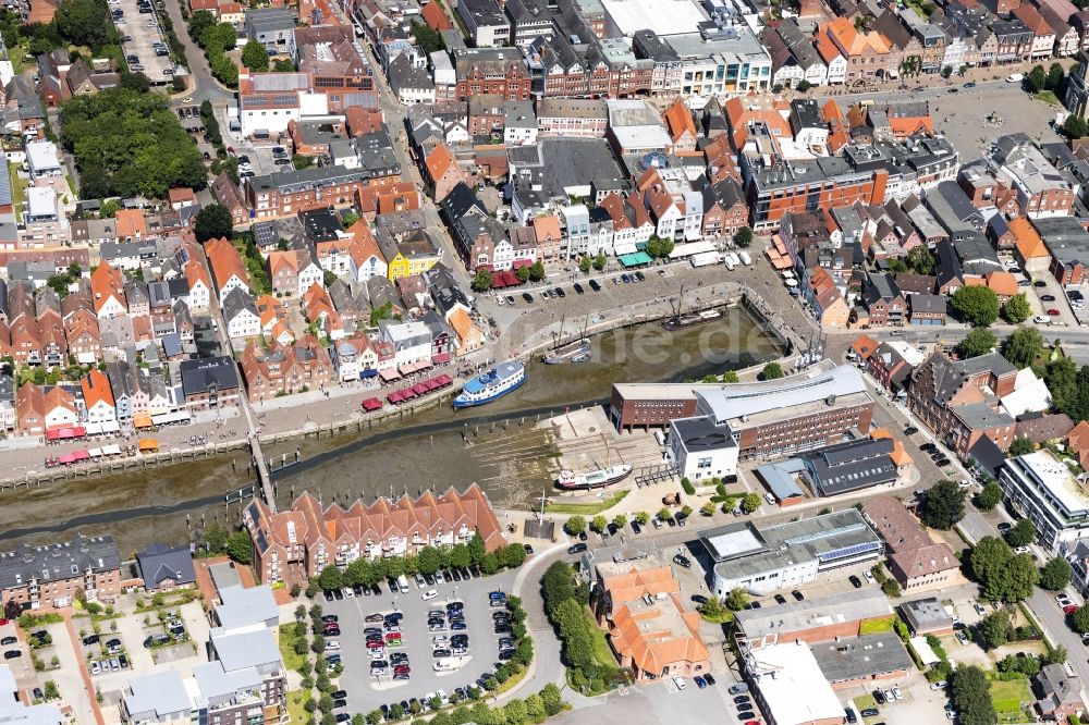 Husum von oben - Panorama- Stadtansicht vom Stadtzentrum in Husum im Bundesland Schleswig-Holstein