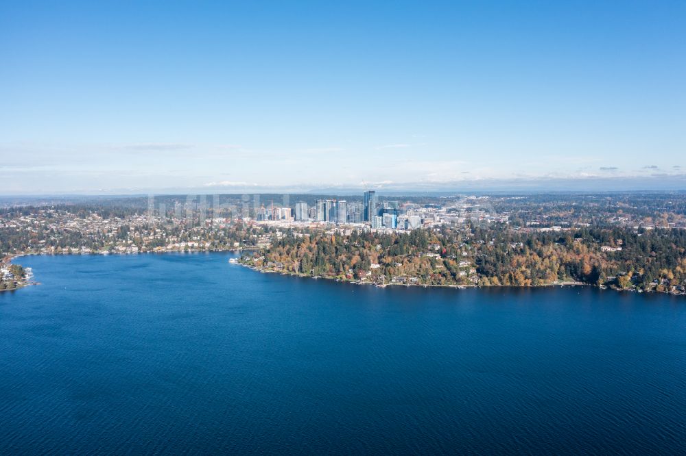 Luftaufnahme Bellevue - Panorama Uferbereiche des Sees Lake Washington in Bellevue in Washington, USA
