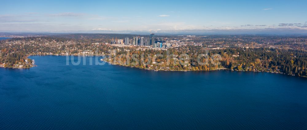 Bellevue von oben - Panorama Uferbereiche des Sees Lake Washington in Bellevue in Washington, USA