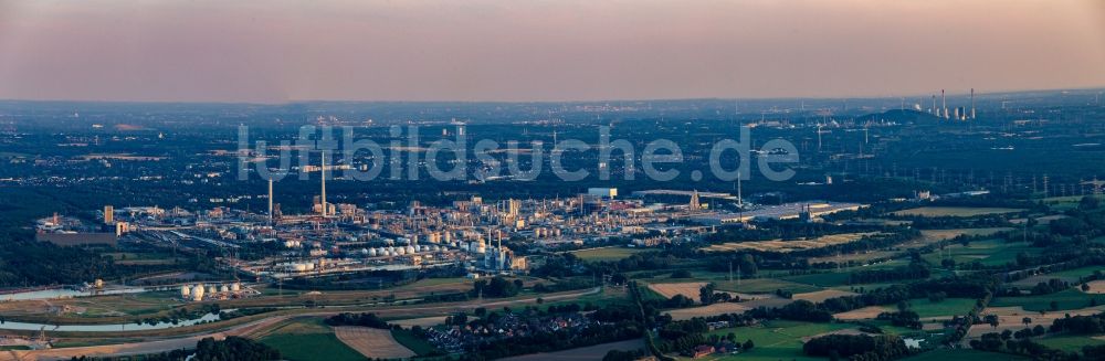 Luftbild Marl - Panorama des Werksgelände des Chemieproduzenten Chemiepark Marl an der Paul-Baumann Straße im Abendlicht in Marl im Bundesland Nordrhein-Westfalen, Deutschland
