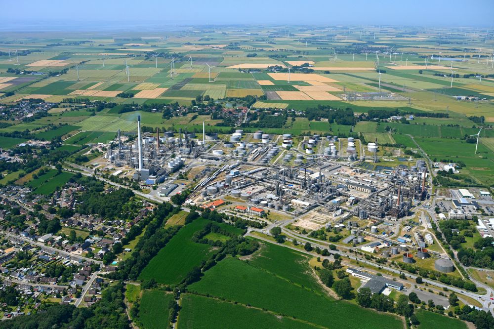 Luftaufnahme Hemmingstedt - Panorama des Werksgelände des Mineralölproduzenten Raffinerie Heide GmbH in Hemmingstedt im Bundesland Schleswig-Holstein