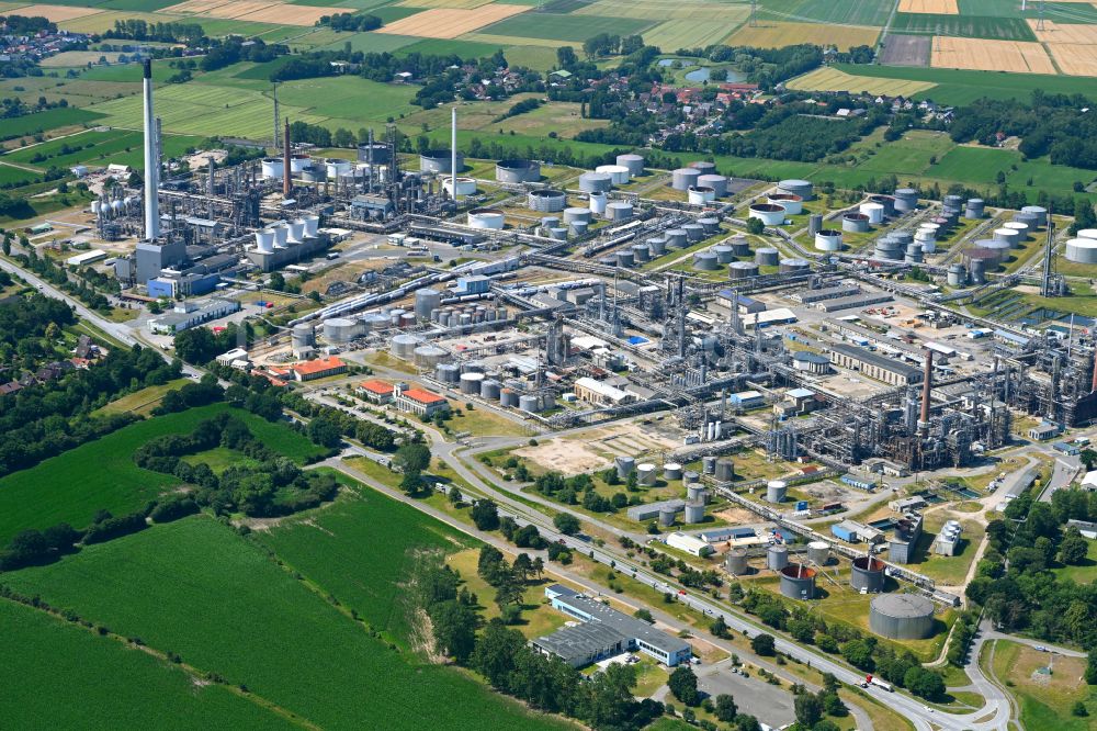 Hemmingstedt aus der Vogelperspektive: Panorama des Werksgelände des Mineralölproduzenten Raffinerie Heide GmbH in Hemmingstedt im Bundesland Schleswig-Holstein
