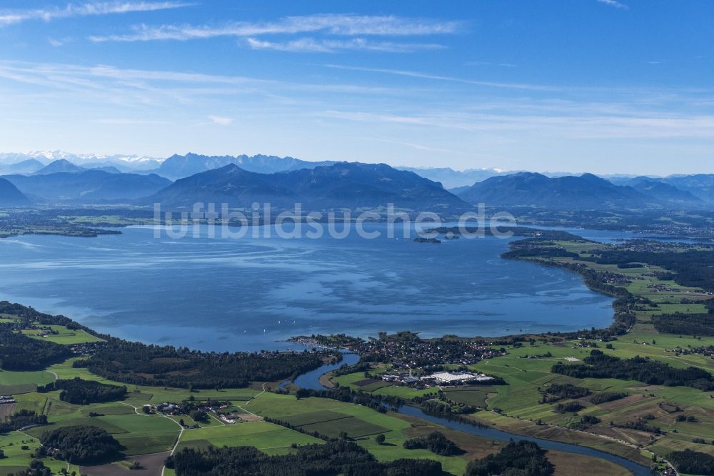 Luftbild Seeon-Seebruck - Panoramablick über den gesamten Chiemsee in Seeon-Seebruck im Bundesland Bayern, Deutschland