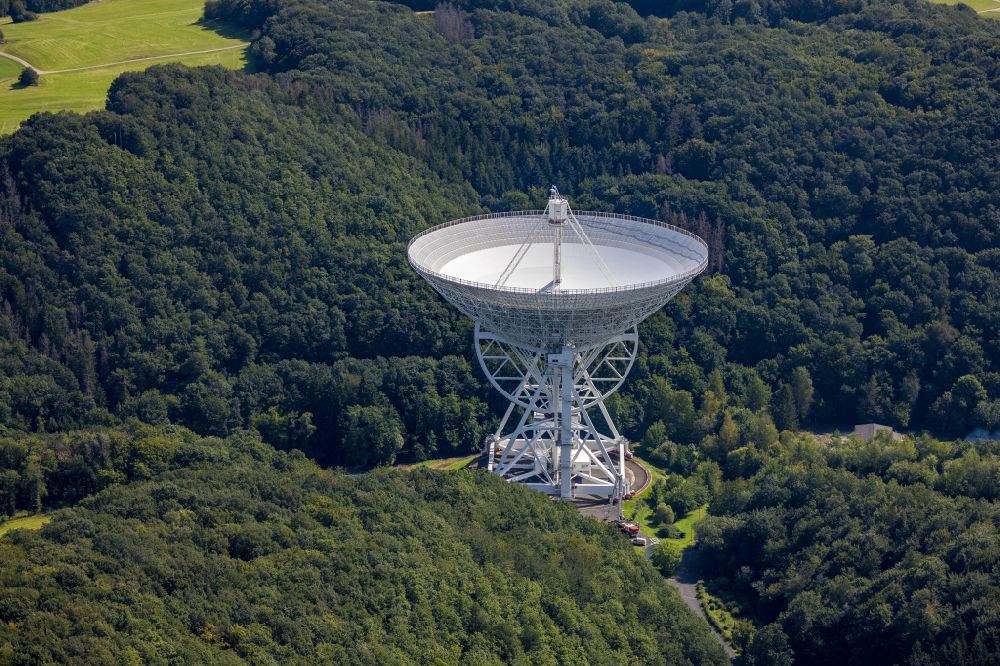 Luftaufnahme Bad Münstereifel - Parabolspiegel der Satellitenschüssel des Radioteleskop Effelsberg in Bad Münstereifel im Bundesland Nordrhein-Westfalen, Deutschland
