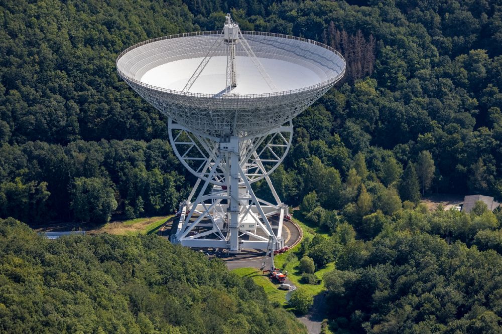 Bad Münstereifel von oben - Parabolspiegel der Satellitenschüssel des Radioteleskop Effelsberg in Bad Münstereifel im Bundesland Nordrhein-Westfalen, Deutschland