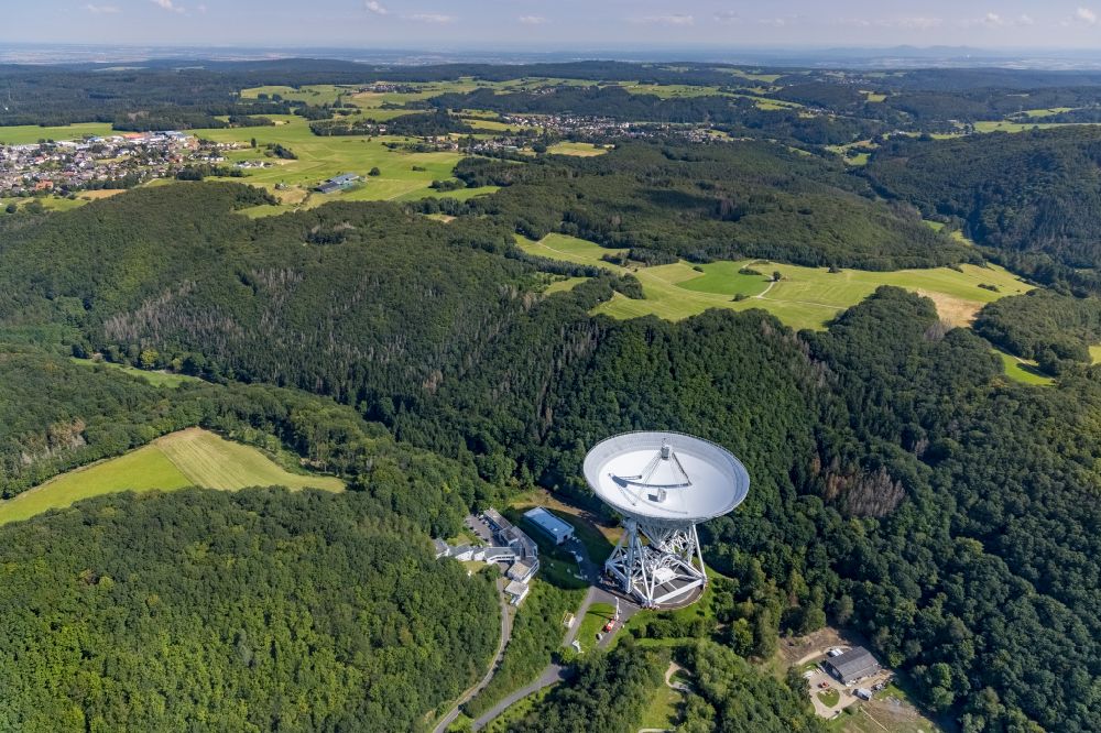 Bad Münstereifel von oben - Parabolspiegel der Satellitenschüssel des Radioteleskop Effelsberg in Bad Münstereifel im Bundesland Nordrhein-Westfalen, Deutschland
