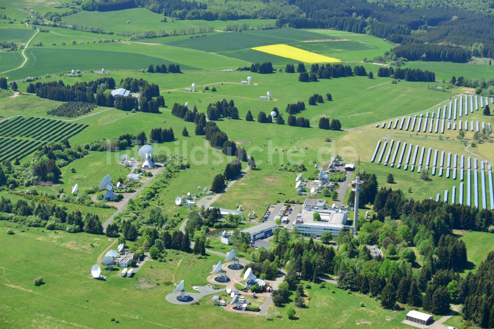 Luftbild Neu-Anspach - Parabolspiegel von Satellitenschüsseln in Neu-Anspach im Bundesland Hessen