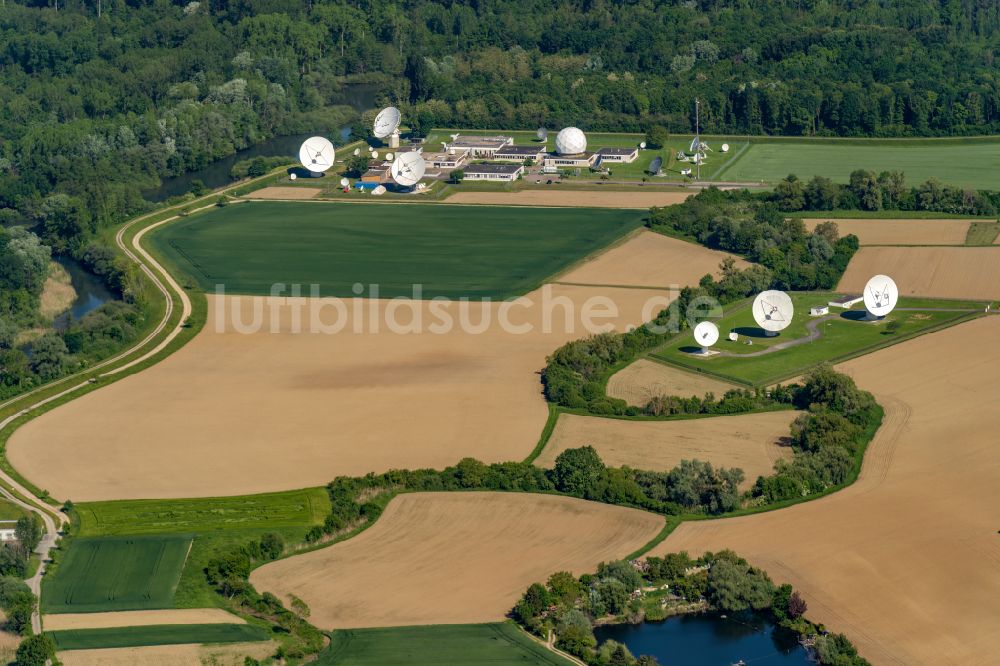 Luftbild Rheinhausen - Parabolspiegel von Satellitenschüsseln in Rheinhausen im Bundesland Baden-Württemberg, Deutschland