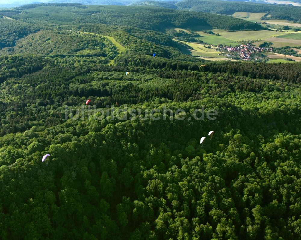 Luftaufnahme Eschwege - Paragleiter und Gleitsegler im Werratal in Eschwege im Bundesland Hessen