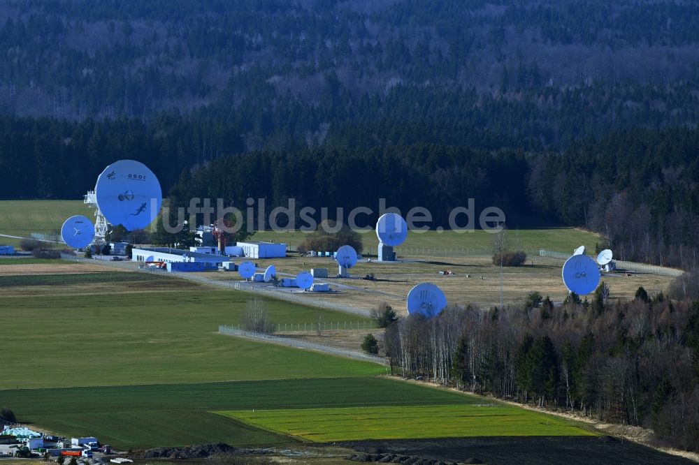 Luftaufnahme Raisting - Parbolantenne - Satellitenschüsseln Erdfunkstelle in Raisting im Bundesland Bayern, Deutschland