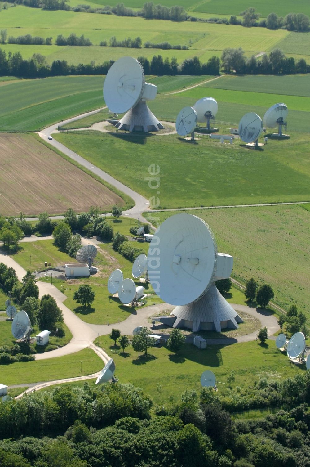 Luftbild Fuchsstadt - Parbolantenne - Satellitenschüsseln in Fuchsstadt im Bundesland Bayern, Deutschland