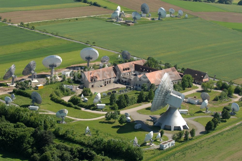 Fuchsstadt aus der Vogelperspektive: Parbolantenne - Satellitenschüsseln in Fuchsstadt im Bundesland Bayern, Deutschland