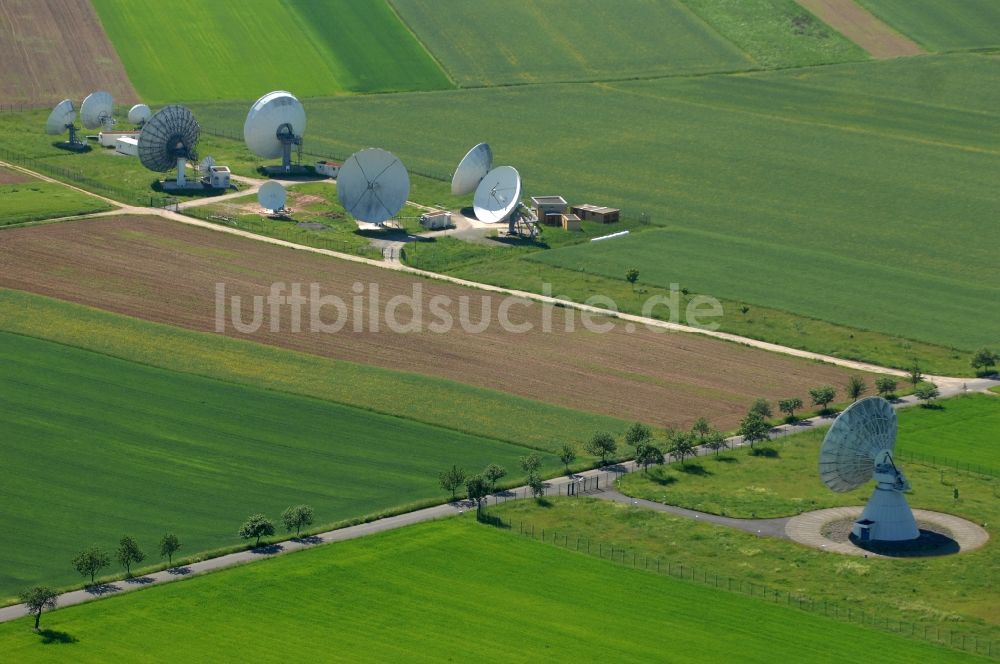 Fuchsstadt aus der Vogelperspektive: Parbolantenne - Satellitenschüsseln in Fuchsstadt im Bundesland Bayern, Deutschland