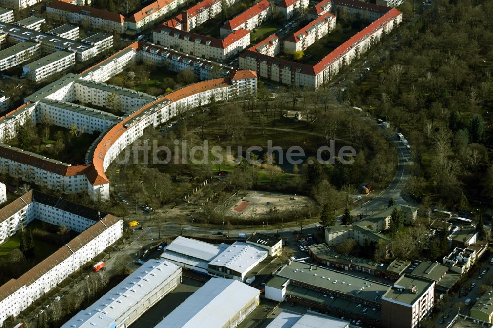 Luftaufnahme Berlin - Parkanlage der Alboin-Parkanlage am Alboinplatz im Ortsteil Schöneberg in Berlin, Deutschland