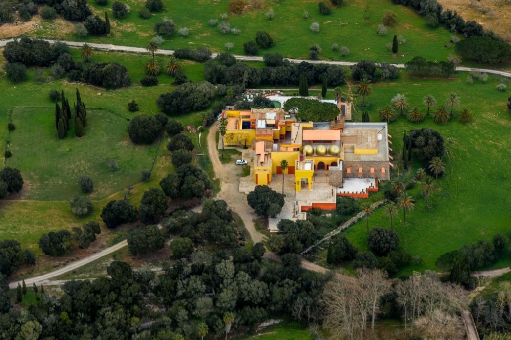 Arta von oben - Parkanlage in Arta in Balearische Insel Mallorca, Spanien
